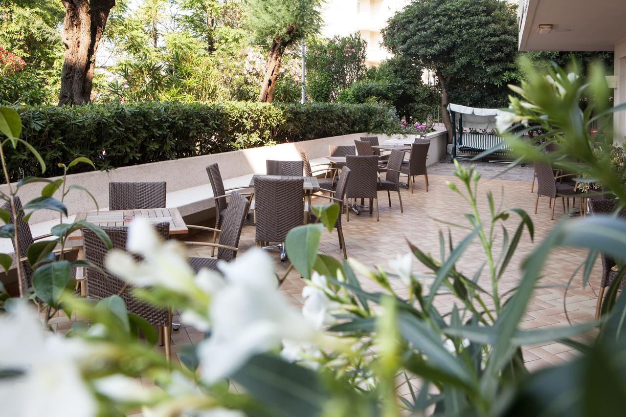 Hotel Palazzi Gabicce Mare Exterior photo