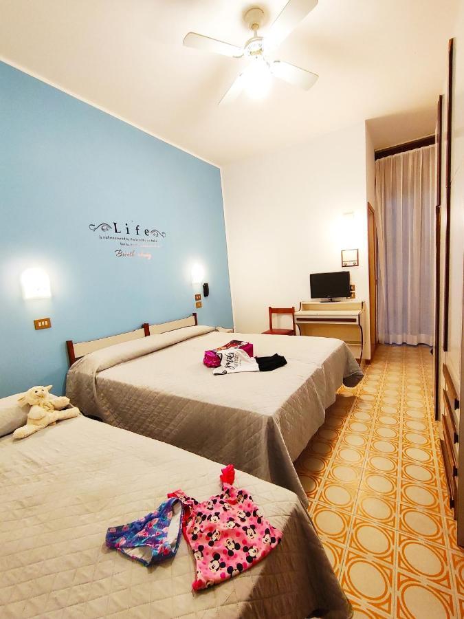 Hotel Palazzi Gabicce Mare Exterior photo